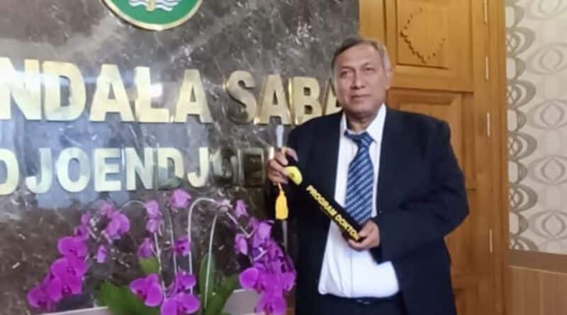 Mantan Pemain PERSIB, Asep Sumantri, Sukses Raih Gelar Doktor