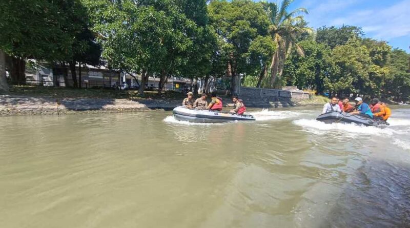 Cegah Pembuangan Limbah Rumen, Pemkot Surabaya Terjunkan Tim Gabungan Sisir Kalimas