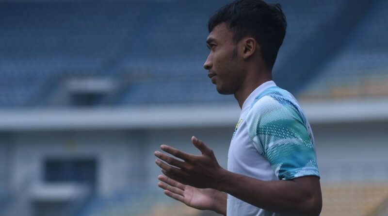 Robi Darwis Kembali ke PERSIB Setelah Masa Pinjaman di Dewa United Berakhir