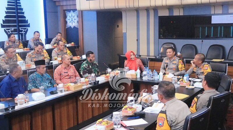 Bupati Mojokerto Ikfina Fahmawati dan Forkopimda Gelar Rakor Pengamanan Menjelang Perayaan Suroan dan Suran Agung di Bumi Majapahit