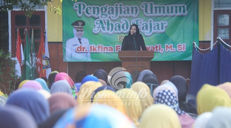 Bupati Ikfina Fahmawati Tekankan Pentingnya Waktu dan Kesehatan di Pengajian Umum Ahad Pagi di Desa Gedeg