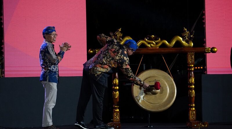 Menteri Agama Yaqut Cholil Qoumas Buka Utsawa Dharmagita Nasional XV di Surakarta