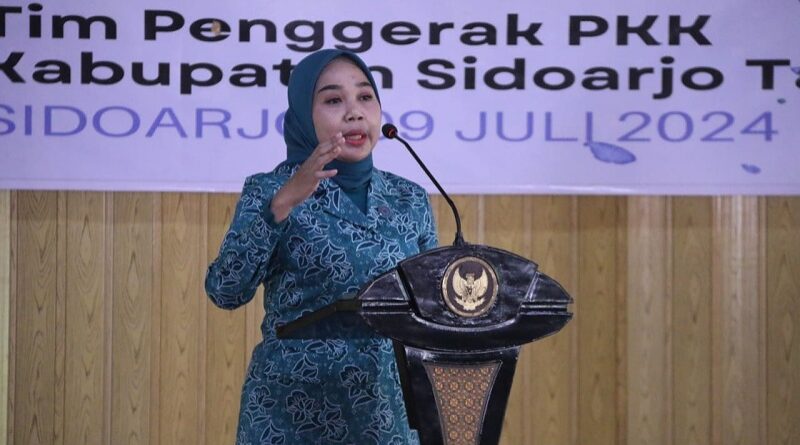Pelatihan Melukis Produk Kerajinan Tangan untuk Kader PKK Sidoarjo