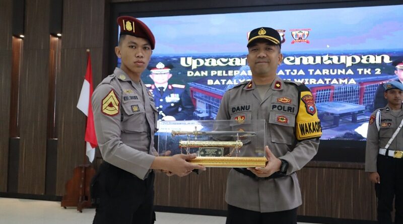 Polres Gresik Gelar Upacara Penutupan dan Pelepasan Latja Taruna Akpol TK II Batalyon Adhi Wiratama Tandai Kesuksesan Pembinaan Generasi Muda Polri