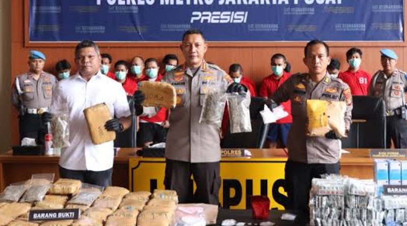 Direktorat Reserse Narkoba Polda Metro Jaya Amankan Dua Pelaku Tindak Pidana Narkoba