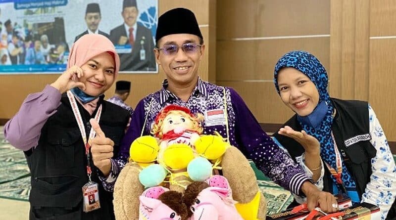 Kepulangan Penuh Suka Cita Muhamad Rudianto: Membawa Sejuta Kenangan dan Oleh-oleh dari Tanah Suci