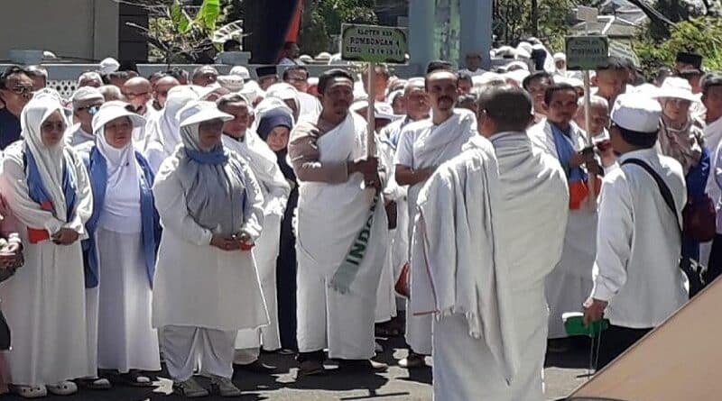 Kepulangan Jemaah Haji Kloter 23 Kabupaten Sumedang Disambut Hangat Keluarga