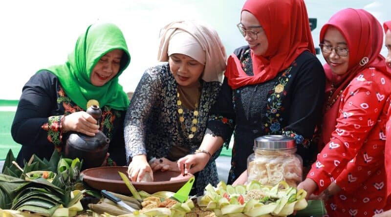 Festival Rujak Otek Sumberwuluh Memikat Ribuan Wisatawan, Kearifan Lokal Jadi Daya Tarik Utama