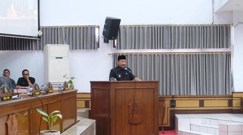 Barnas Adjidin Sampaikan Rencana Jangka Panjang Garut di Rapat DPRD