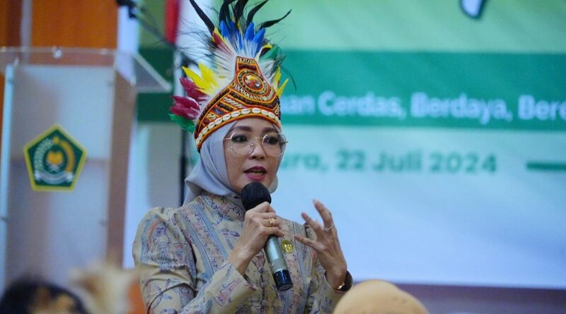 Eny Retno Yaqut Tekankan Peran Perempuan Cerdas dan Bahagia dalam Kunjungan ke DWP Kemenag Papua