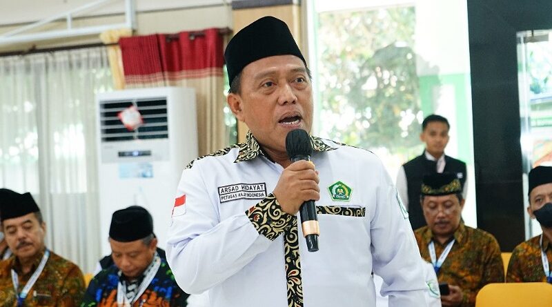 Direktur Bina Haji Kemenag RI Sambut Kedatangan Jemaah Kloter Terakhir dari Embarkasi Solo
