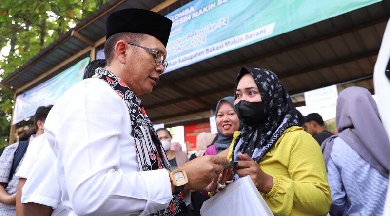 Masyarakat Desa Jejalen Berbondong-bondong Kunjungi Stand Botram di Halaman Kantor Desa