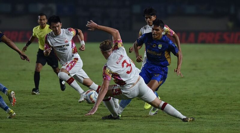 PERSIB Tertinggal 0-1 dari Persis Solo di Babak Pertama Piala Presiden 2024: Gol Ramadhan Sananta Menjadi Pembeda