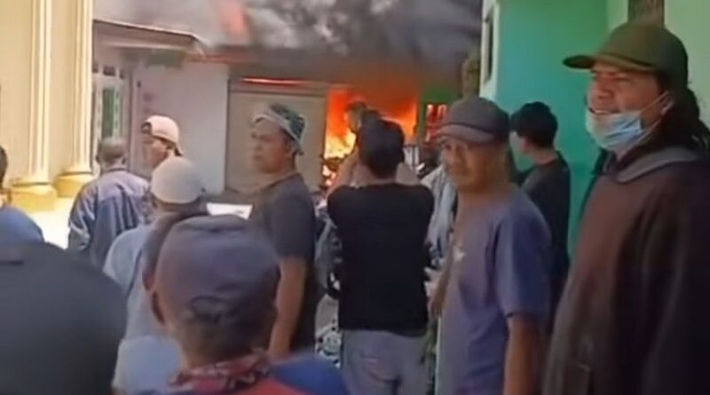 Kebakaran Hebat Melanda Pasar Induk Caringin, Kota Bandung