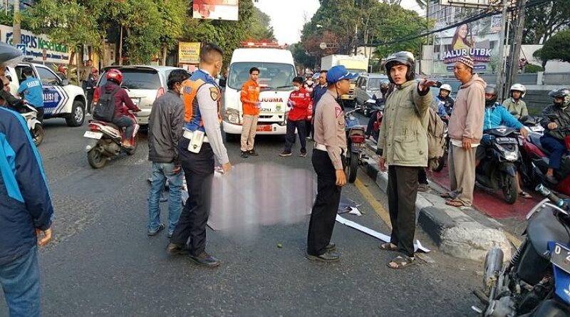 Kecelakaan Lalu Lintas Melibatkan Sepeda Motor dan Pejalan Kaki di Jl. PHH Mustofa