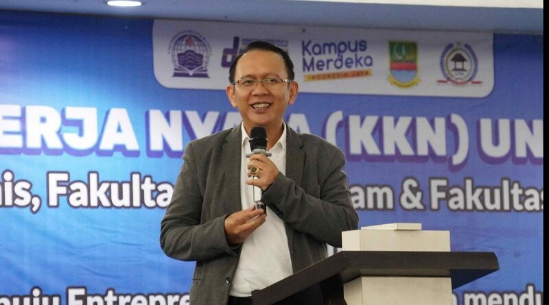 Pj Bupati Bekasi Lepas 1.500 Mahasiswa Universitas Pelita Bangsa untuk KKN