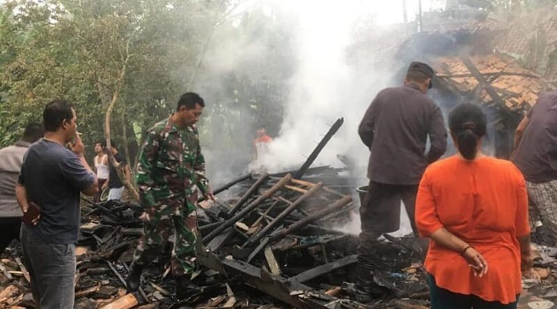 Rumah Terbakar di Kampung Nagreg, Lebak