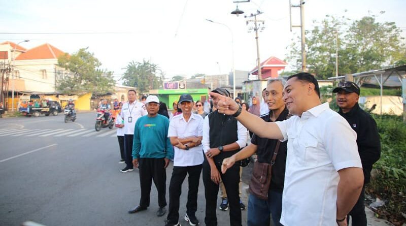 Wali Kota Eri Sidak Pelebaran Jalan di Simpang Lima Keputih, Sudah Tak Macet Setelah 15 Tahun