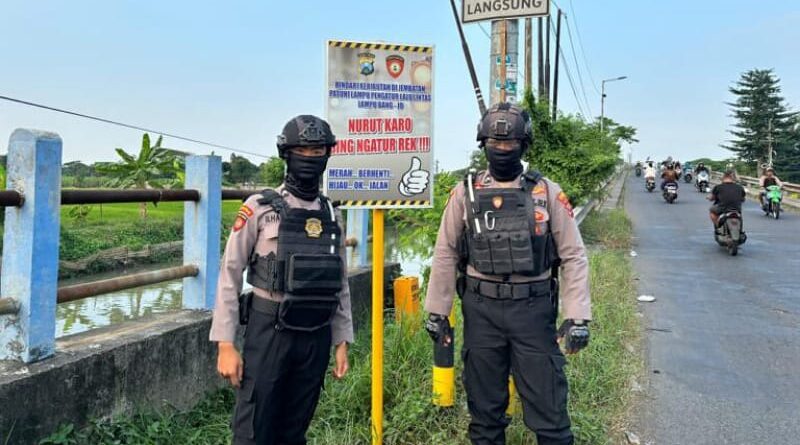 Polisi Pasang Imbauan Antisipasi Kepadatan Lalu Lintas di Flyover Jumputrejo