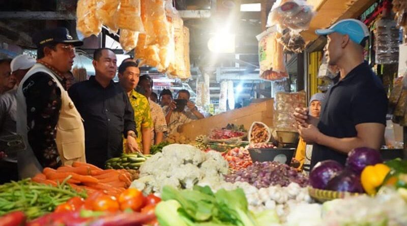 Transformasi Digital dan Stabilitas Harga: Kunjungan Pj Bupati Yudia Ramli di Pasar Rakyat Tanjungsari