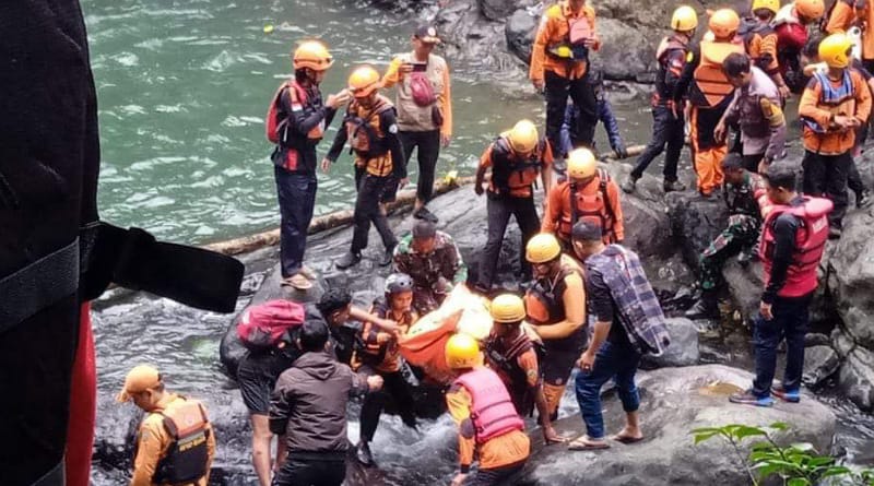 Dua Remaja Putri Tewas Tenggelam Saat Berenang di Air Terjun Jami Maros, Detik-detik Tragedi Terekam Video