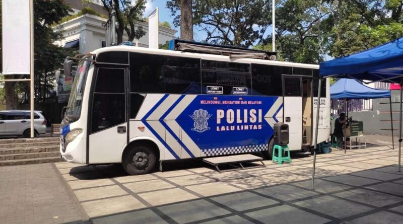 SIM Keliling Polrestabes Bandung: Mudahkan Perpanjangan SIM A dan C, Warga Senang!