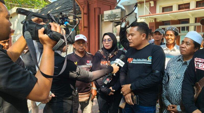 AMI Tantang Tiga Majelis Hakim PN Surabaya Dalam Kasus Dini Sera