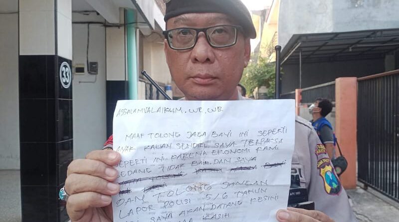 Warga Temukan Bayi Berselimut Jaket Diatasnya Terdapat Surat Wasiat
