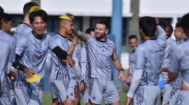 Sambutan Hangat Bobotoh dan Rekan Tim, Gustavo Franca Terkejut dan Senang