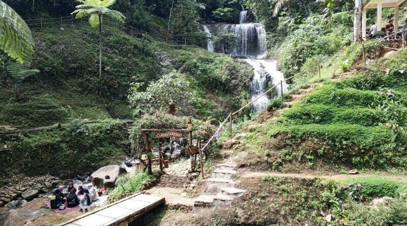Berwisata Menikmati Asrinya Curug Gorobog