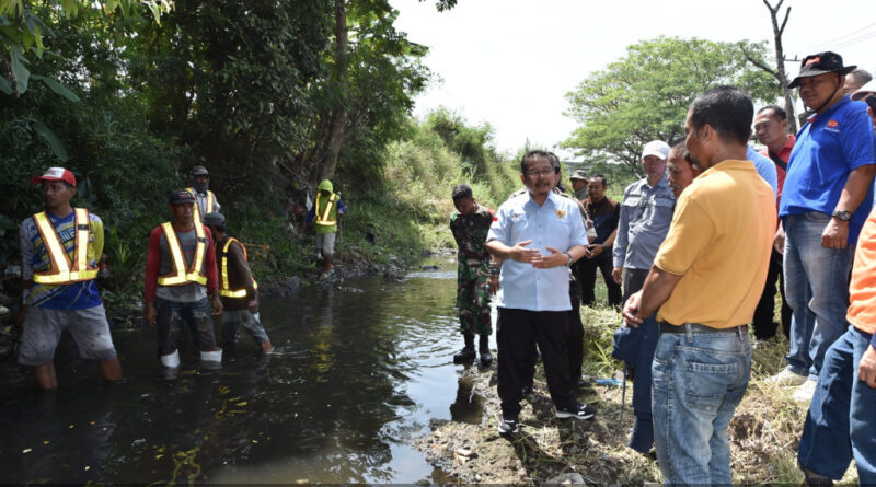 Pj Andriyanto Gelar Sidak Sungai Wangi, Tegaskan Komitmen Pemerintah Atasi Pencemaran