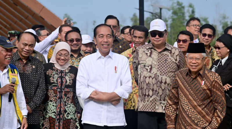 Presiden Jokowi Didampingi Menag Yaqut Cholil Qoumas Tinjau Kawasan Inti IKN
