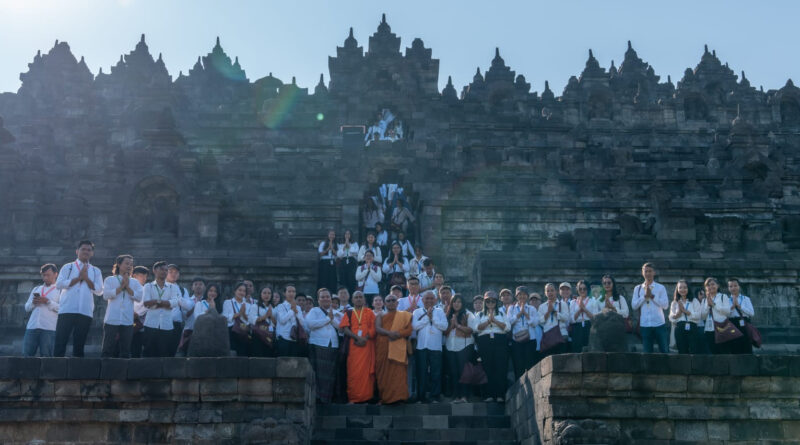 Kemegahan Candi Borobudur Memukau Peserta Yobbana Dhamma Samaya (YDS) 2024
