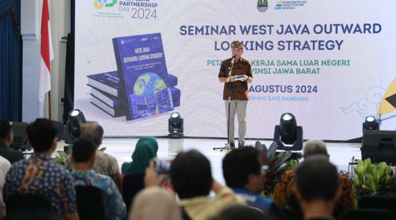 Penjabat Gubernur Jawa Barat Luncurkan Buku West Java Outward Looking Strategy untuk Pengembangan Kerja Sama Global