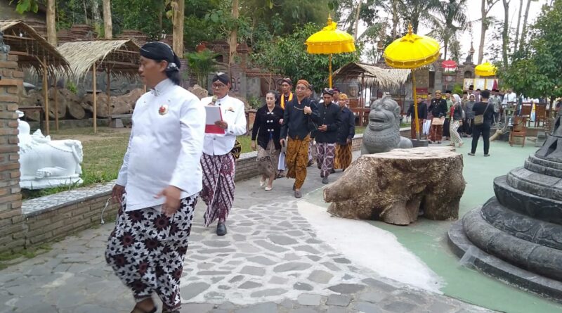 Kirab Umbul Donga: Masyarakat Adat Nusantara Bersama Keturunan Pangeran Diponegoro Gelar Ritual Suran Haul Pepunden di Borobudur