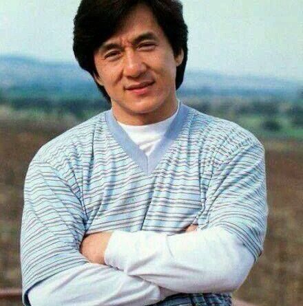 Jackie Chan Mencuri Perhatian di Indonesia dengan Sikap Ramahnya