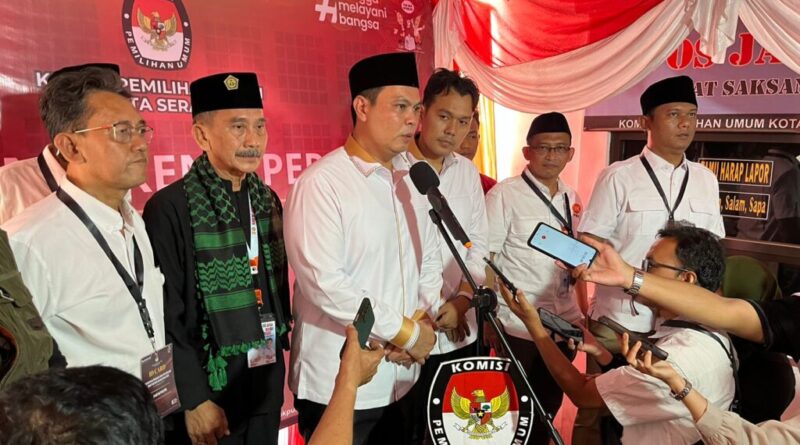 Antusiasme Membara: Budi Rustandi dan Nur Agis Aulia Diterima Hangat oleh Pendukung Setelah Daftar ke KPU Kota Serang