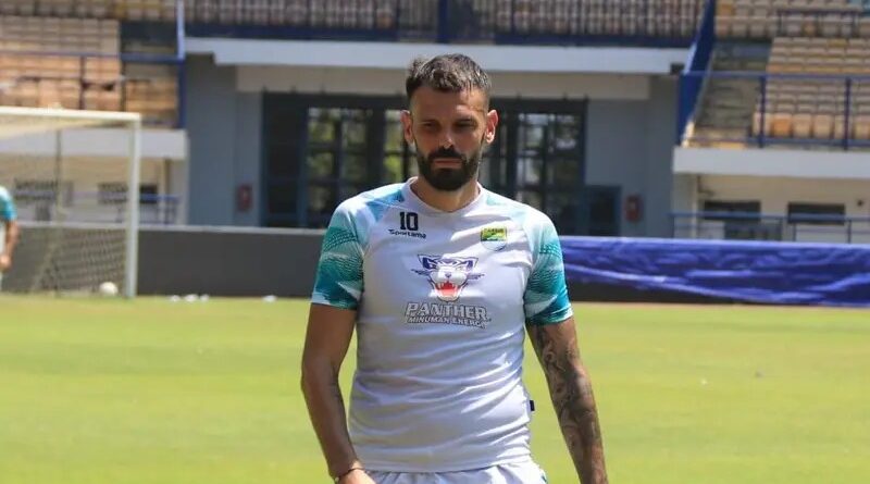 Tyronne del Pino Pasang Target Tinggi untuk BRI Liga 1 2024/2025