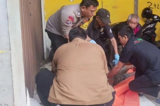 Pria Diduga ODGJ Ditemukan Meninggal di Depan Toko Laundry di Ciledug