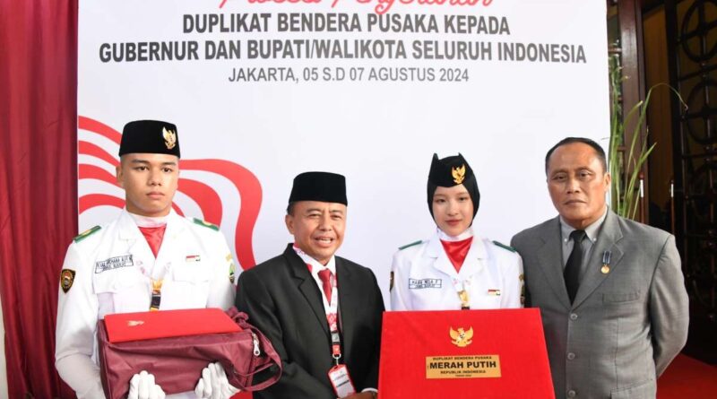 Herman Suryatman Terima Duplikat Bendera Pusaka dari BPIP Menjelang HUT ke-79 RI