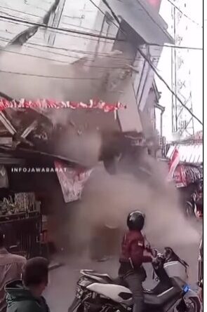 Rumah Tiga Lantai di Margahayu Roboh, Lima Penghuni Berhasil Diselamatkan