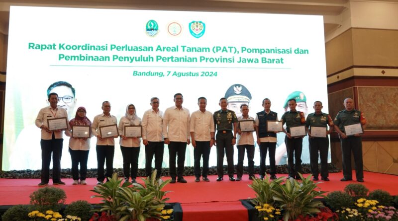 Sukses Optimalkan Lahan Terbengkalai Jadi Areal Pertanian, BPP Kecamatan Pameungpeuk Diganjar Penghargaan dari Kementerian Pertanian RI