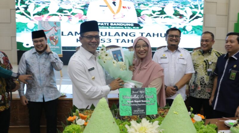 Teguh Purwayadi Sebut Bupati Bandung dan Bunda Literasi Satu-satunya Pasangan Kepala Daerah di Indonesia yang Menghasilkan Buku
