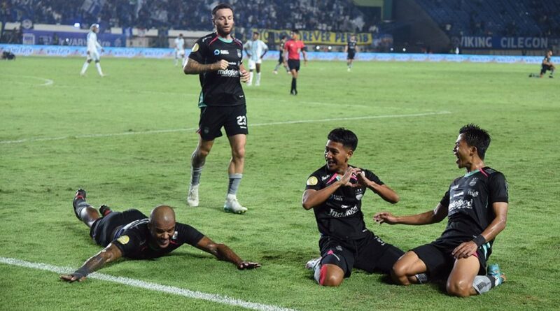 PERSIB Awali Liga 1 2024/25 dengan Kemenangan Telak 4-1 atas PSBS Biak