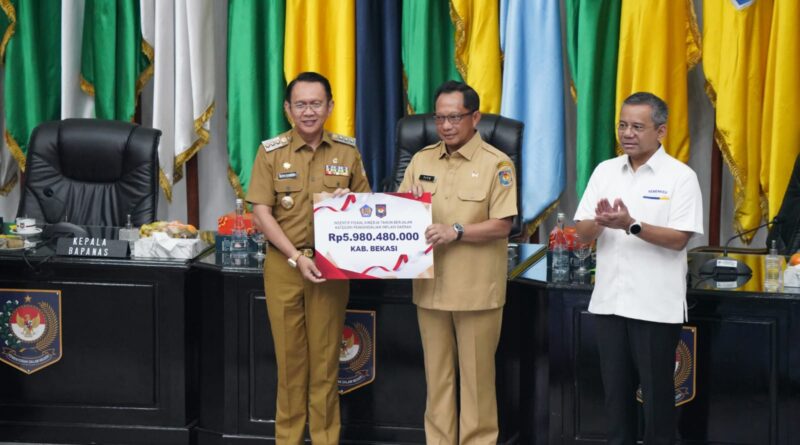 Pemerintah Kabupaten Bekasi Raih Penghargaan Pengendalian Inflasi dari Kemenkeu dan Kemendagri