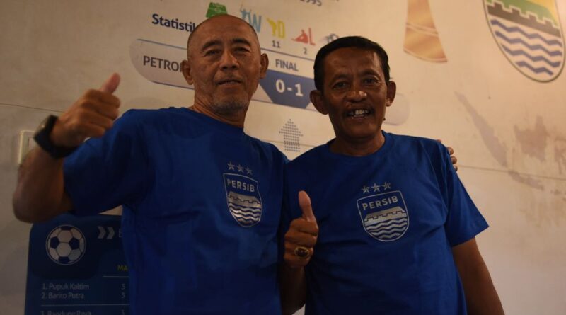 Dua Legenda PERSIB Hadiri Langsung Pertandingan Melawan Arema FC di Stadion Si Jalak Harupat