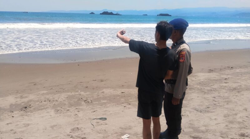 Seorang Remaja Hilang Usai Digulung Ombak Pantai Cipatuguran Sukabumi 
