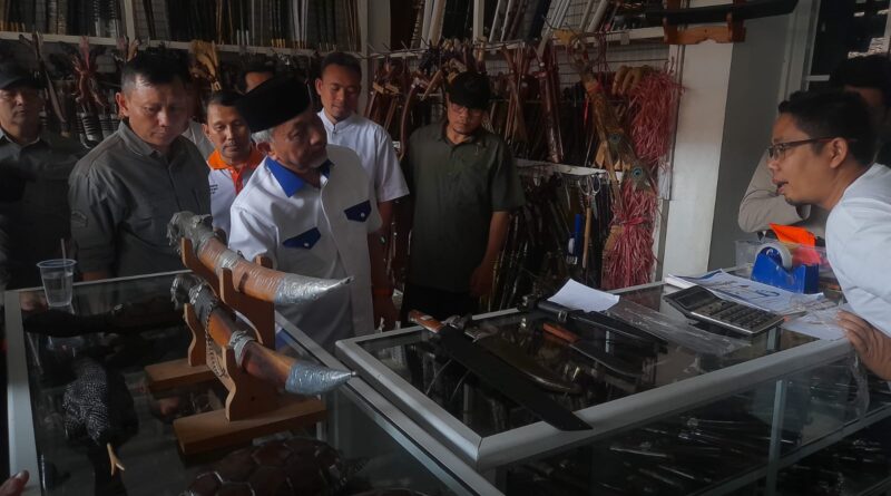 Ahmad Syaikhu : Pemasaran Produk Perajin Logam di Cibatu Perlu Dukungan Digital Marketing