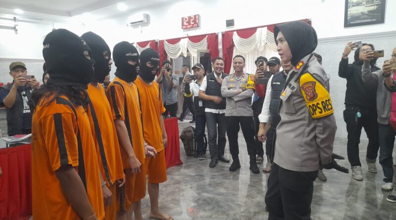 Polisi Tangkap 4 Pelaku Penganiayaan dengan Senjata Tajam di Sukabumi