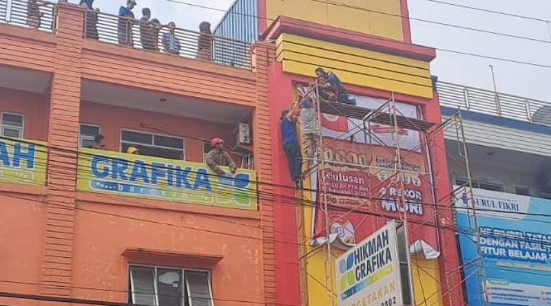 Tukang Bangunan Alami Luka Bakar Akibat Kesetrum saat Pasang Banner di Sukabumi